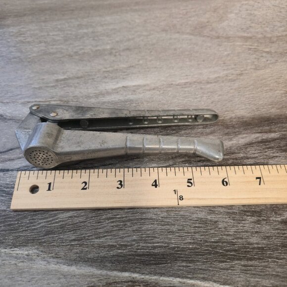 Vintage EKCO Aluminum Garlic Onion Juicer Press – Mid-Century Kitchen Tool USA - Picture 5 of 6